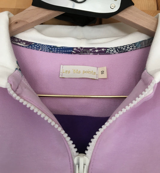 Transformer un sweat à capuche en veste zippée : je vous explique comment faire avec Mackaon.