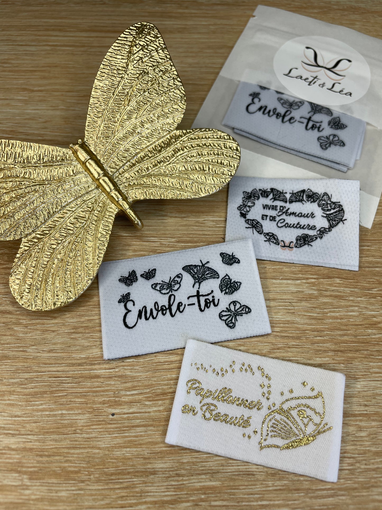 Étiquettes tissées "Envolée de papillons"