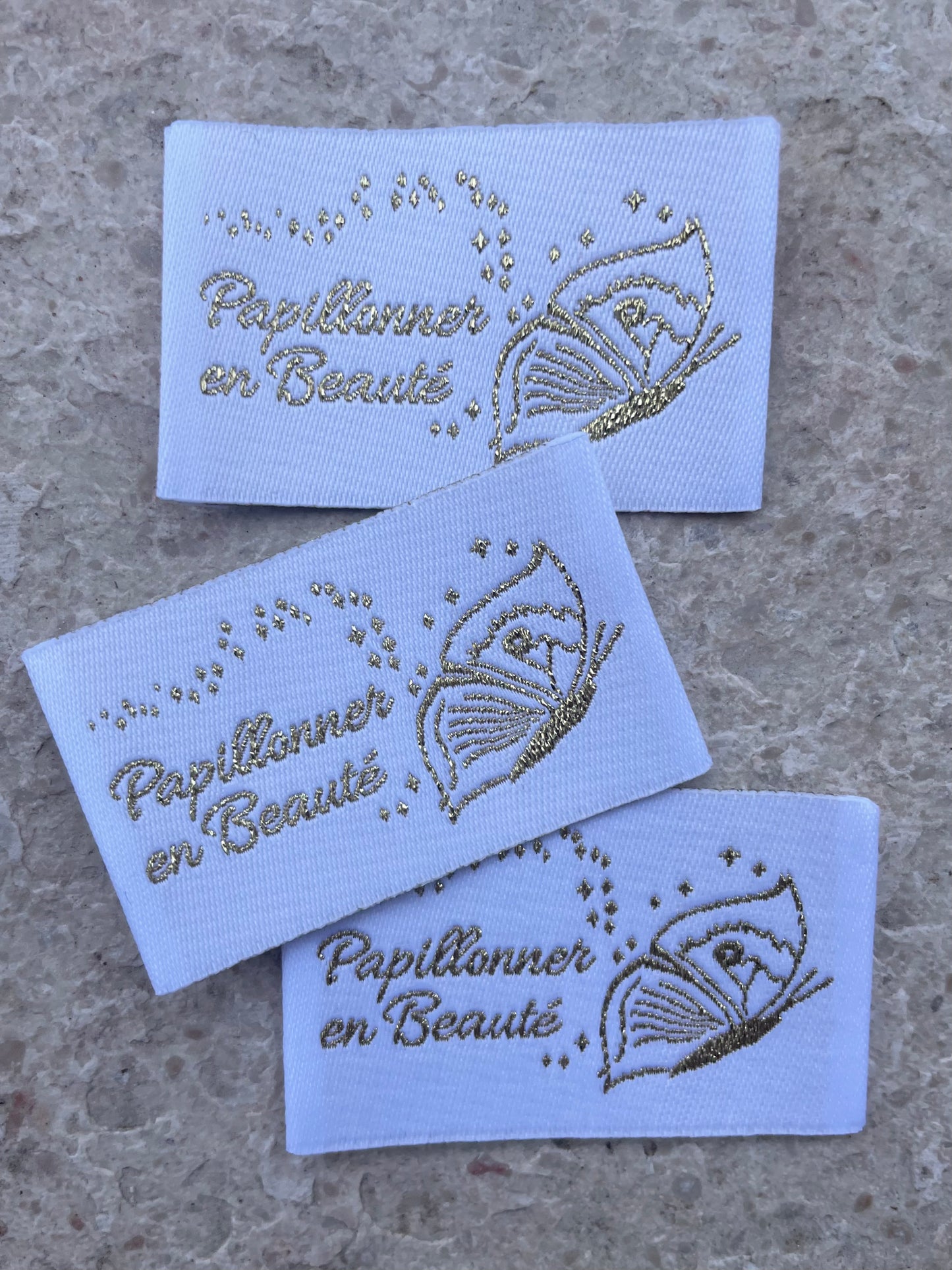 Étiquettes tissées "Envolée de papillons"