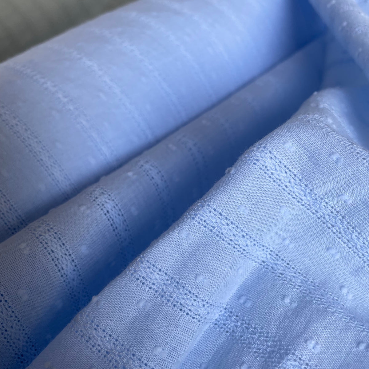 Voile de coton plumetis brodé