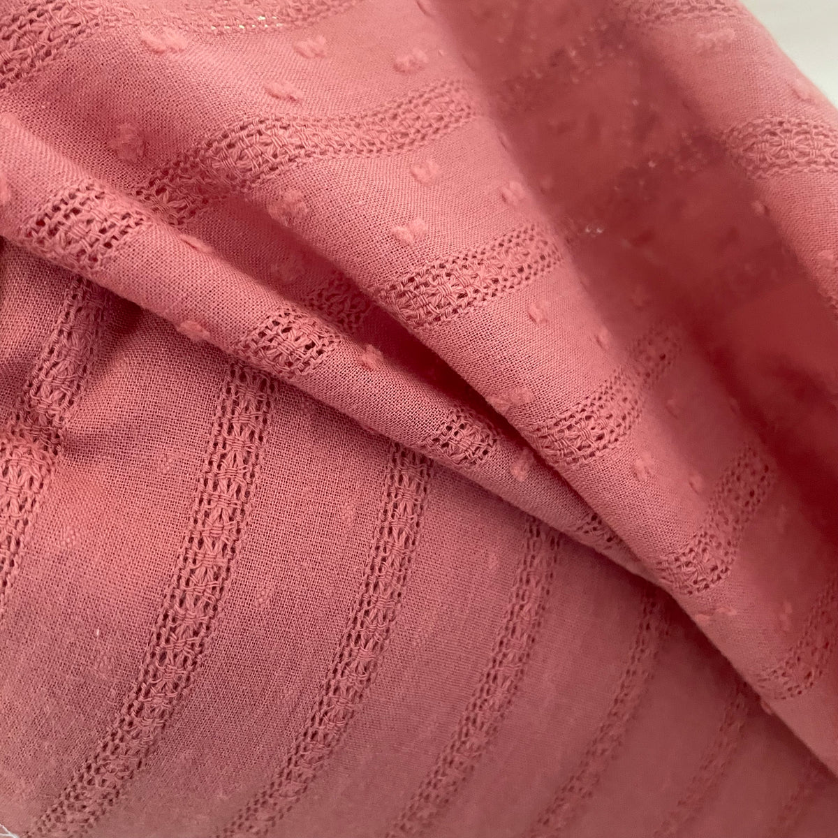 Voile de coton plumetis brodé